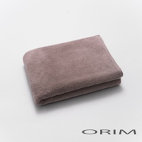 PLUME 今治輕羽恆柔耐久浴巾，呈現柔霧粉色，觸感蓬鬆，質地細緻。