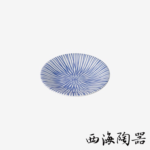 波佐見燒十草紋小豆皿，白色陶瓷盤，飾有藍色細線條紋，從中心向外放射。