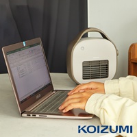 米色圓角方形陶瓷電暖器，頂部有灰色提把，正面有格柵式出風口和一個小圓形指示燈。