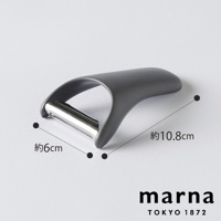 marna 多功能削皮器，附有約 6 公分的尺寸標示