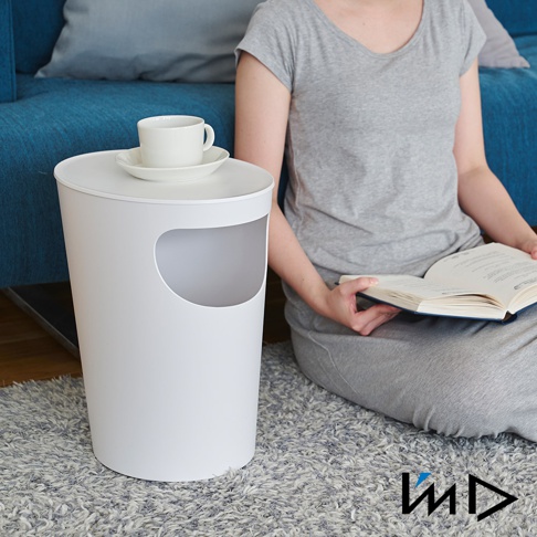 白色圓柱形儲物垃圾桶，頂部設有置物檯面，中央有橢圓形開口，材質為塑膠。