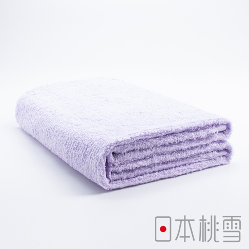 一條對折的淡紫色今治細絨浴巾，質感蓬鬆柔軟，邊緣整齊。