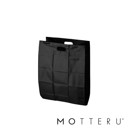 黑色迷你口袋摺疊環保隨行袋，採用耐用材質製成，具有兩個提把，袋身有條紋紋理，可折疊收納，方便隨身攜帶。