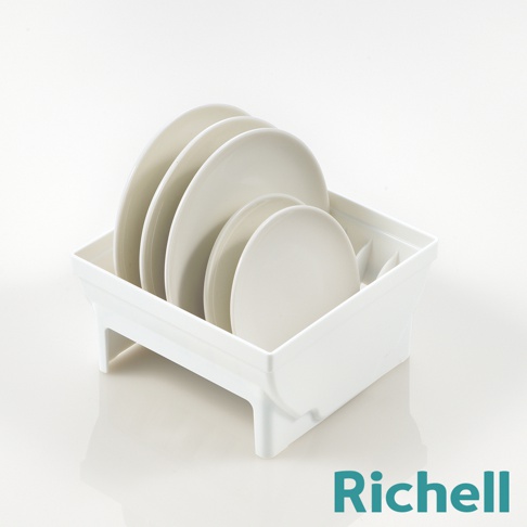 一個白色的抽屜式餐盤收納架，裡面整齊擺放著幾個白色盤子。
