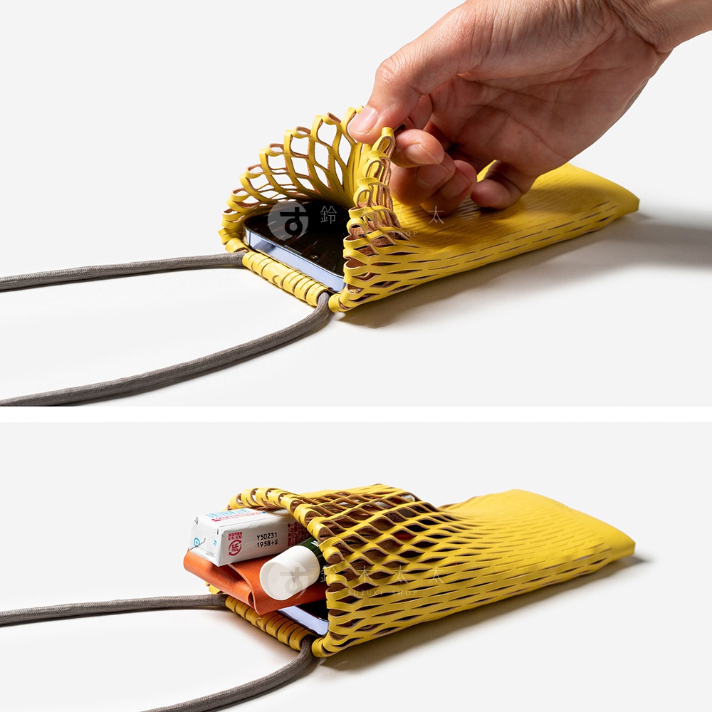 FABRIK 皮革隨形貼合伸縮小包，手工編織的黃色皮革，可容納手機或個人小物，配有灰色編織掛繩。