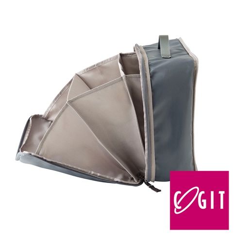 灰色摺疊壓縮分類旅行袋，打開狀態，內部隔層呈扇形展開，由淺灰色尼龍材質製成，外部為深灰色尼龍材質，配有拉鍊及提把。