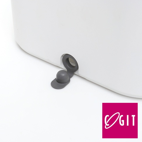 白色塑料桶身底部的灰色橡膠排水塞，塞子呈現半圓突起狀並連接於圓形孔洞，整體背景為潔白表面，右下角印有紅底白字的COGIT品牌標誌。