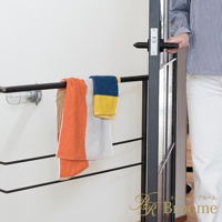 今治KAKUTERU純棉毛巾，以玩轉色塊設計，包含橘色、白色、黃色與藍色等混色區塊，材質柔軟，觸感舒適。