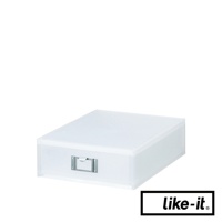 透明塑膠製成的長版A4文件收納盒，設有金屬拉環，可自由堆疊，適合收納文件及雜物。