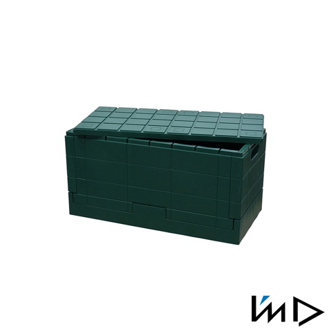 深綠色塑膠製成的可堆疊摺疊收納椅，側面和頂部有格子磚紋路，椅蓋部分開啟，露出內部空間。