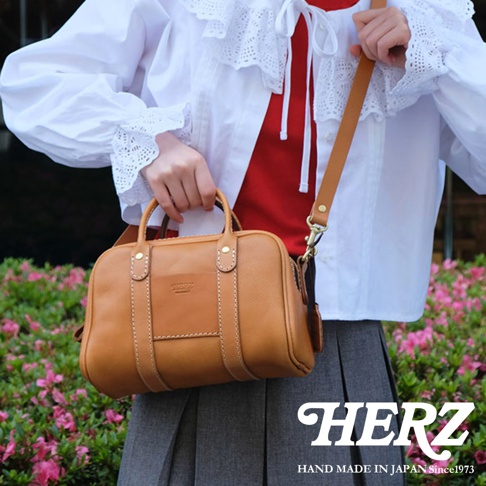日本HERZ皮革迷你波士頓包，手提或肩背，職人手工製作，印有HERZ標誌