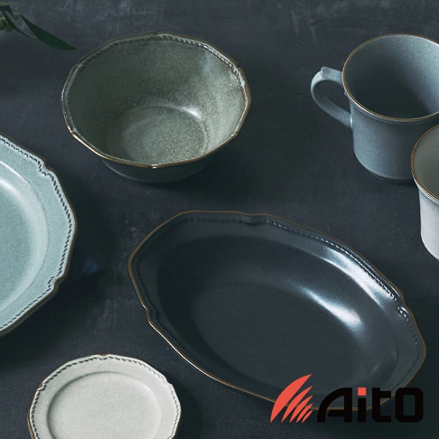 Aito 品牌下的 Stitch 美濃燒金彩浮雕復古湯碗，碗內有金邊裝飾，湯碗為灰綠色。