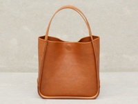 前後面同じ見た目。厚革が、盤面から取手にぐるりと一周入っています。(後面にはOrgan刻印が入っています。)