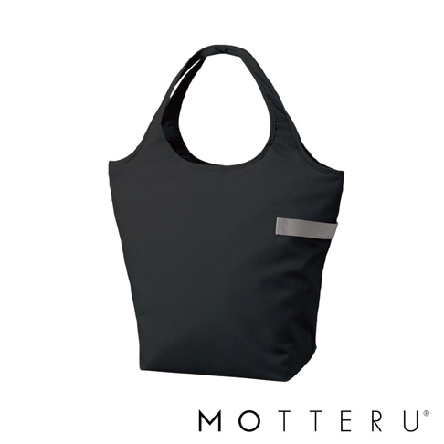 黑色簡約托特包，帶有兩個手提帶，一側有一個灰色織帶標籤。