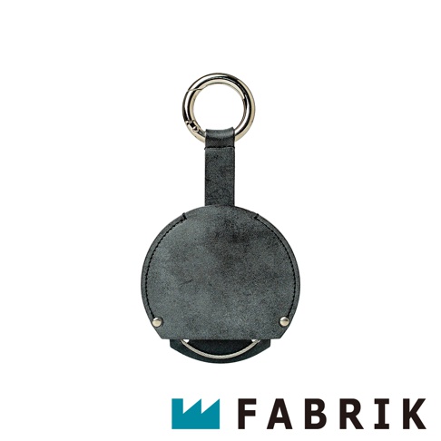 FABRIK 的皮革圓型收納鑰匙圈，黑色，附有銀色鑰匙圈。