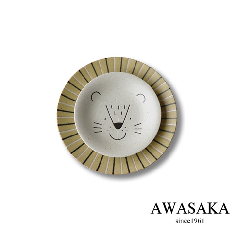 Mogu Mogu 萌萌動物餐盤2入組(獅子) 白色小圓盤繪有獅子臉，搭配黃色條紋大圓盤，兩者疊放，展現可愛動物造型。