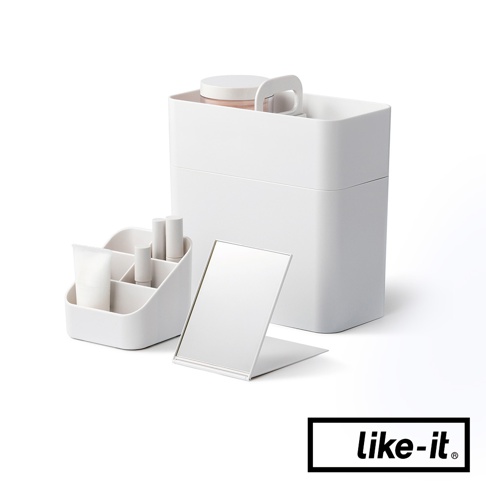 白色手提式雙層化妝品收納箱，包含一個帶有分隔的較小型收納盒，內有化妝品，以及一個立式化妝鏡。