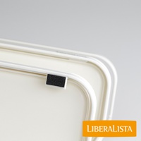 LIBERALISTA 品牌標誌與白色瓶罐收納架細節