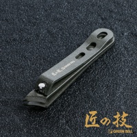 防鏽加工專足指甲剪 G-1015，採用霧面金屬材質，整體呈深灰色，設計簡潔，帶有品牌標誌「GREEN BELL」及日文「匠の技」。