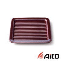 ITSUMO 美濃燒素釉吐司酥脆專用盤，深紅色，表面有規則的條紋，材質為陶瓷，造型簡約，適合烘烤吐司。