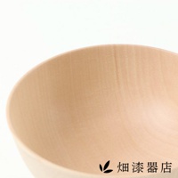 淺棕色木質湯碗，呈現自然的木紋，碗口邊緣圓潤。