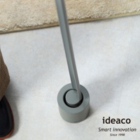 ideaco 品牌標誌和口號 Smart innovation Since 1998，以及灰色長柄鞋拔和其收納座的特寫。