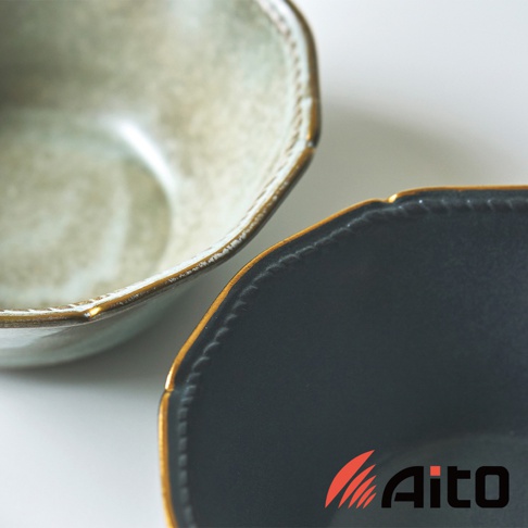 Aito Stitch 系列復古金彩浮雕湯碗，有灰白及深灰兩色，展現精緻工藝。