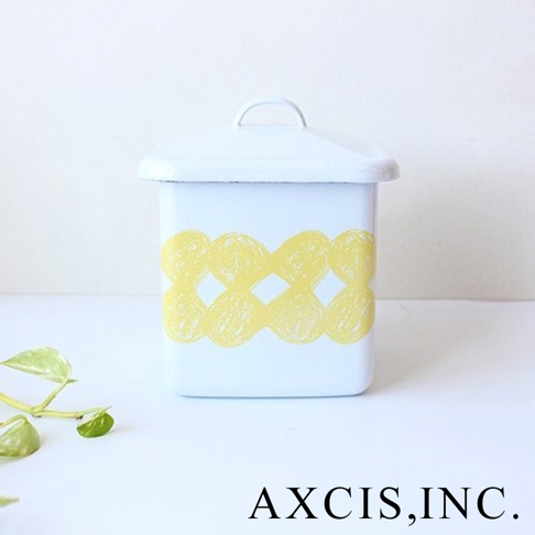 白色琺瑯方形收納盒，帶有黃色抽象圖案，盒蓋上有提把。