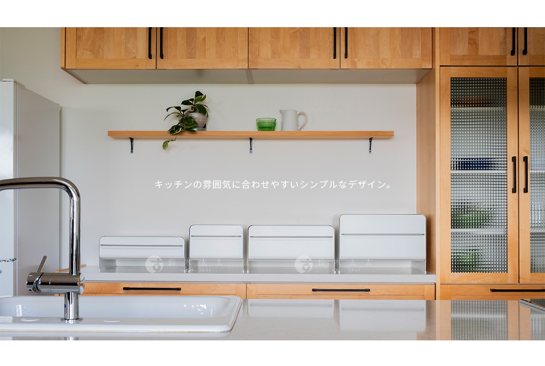 UtaU 抽屜式多功能萬用收納整理櫃，簡約設計，可搭配各種廚房風格，圖片文字：キッチンの雰囲気に合わせやすいシンプルなデザイン。