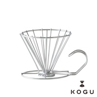極簡風格的銀色鏤空線條咖啡濾杯，由18-8不鏽鋼製成，設計簡潔，帶有把手，適合2-6杯咖啡沖泡。