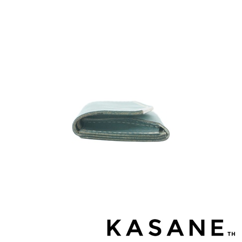 北海道KASANE 職人手作義大利Texas皮革迷你雙折短夾 No.58 綠色 側面視角