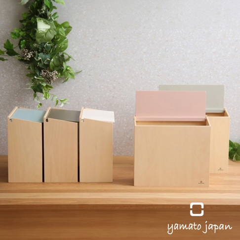 木質掀蓋式垃圾桶，有淺藍、灰綠、米白、粉紅、淺綠五種顏色，簡約設計，適合居家辦公收納。