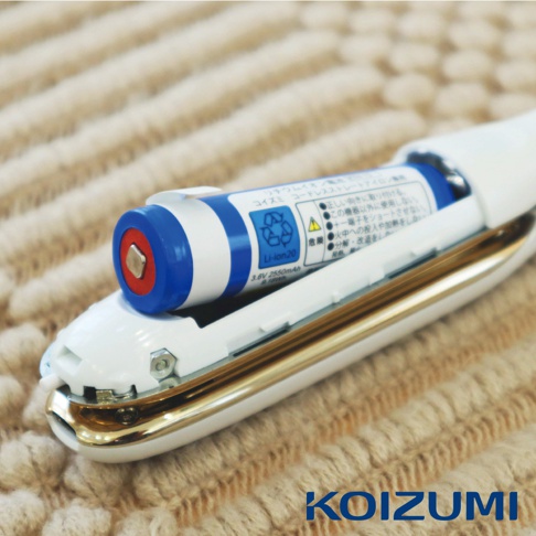 白色的離子夾特寫，露出內部裝有電池的結構，電池為藍白相間的圓柱體，上面印有警告標誌和 Li-ion20 字樣，下方標示 3.6V 2550mAh 9.18Wh，夾子邊緣有金色飾條。