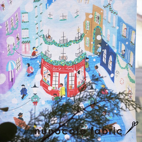 無框帆布藝術海報，描繪聖誕節氣氛的雪景街道，有紅色書店、行人、房屋與裝飾。色彩鮮豔，風格童趣，材質為帆布。