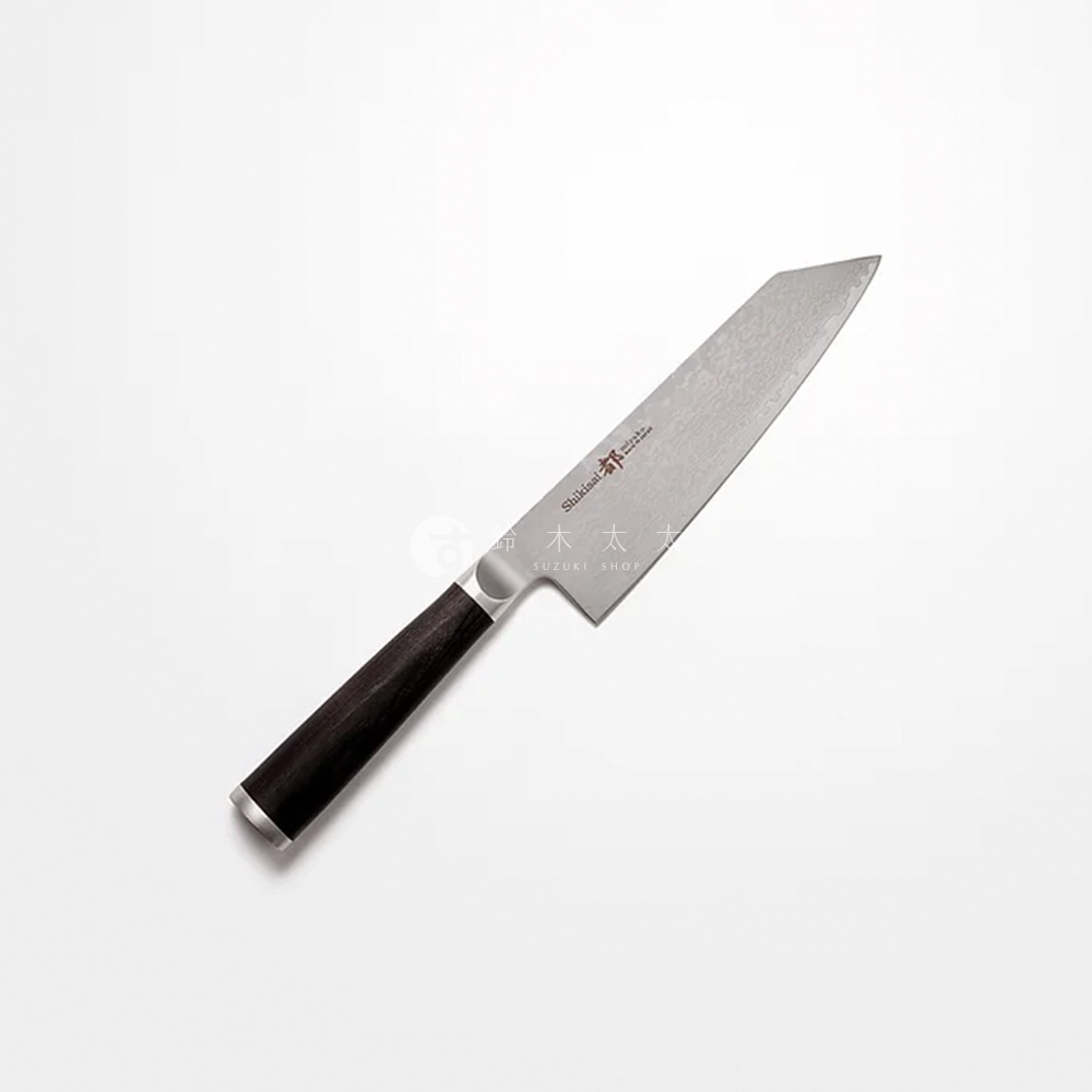 一把銀色金屬刀刃、帶有紋理壓紋的 Bunka 文化刀，刀柄為深棕色木質，配有銀色連接處，置於白色背景上。