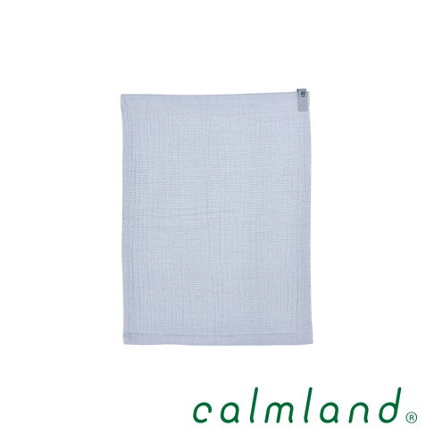 淡藍色長方巾，採用無撚紗材質，織紋呈現Q彈夾心感，一角有灰色標籤標示40。