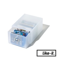 半透明白色塑膠製寬版收納盒，可抽取式設計，內有數個藍光光碟片。