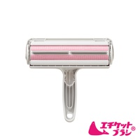白色塑膠手柄的雙滾輪清潔工具，滾輪表面為粉紅色織物材質，用於去除衣物上的毛髮和灰塵。
