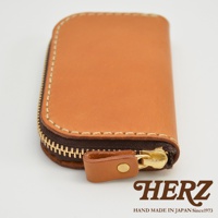職人手作皮革橢圓形拉鍊鑰匙包，棕色皮革，附金色拉鍊及同色系皮革拉環。
