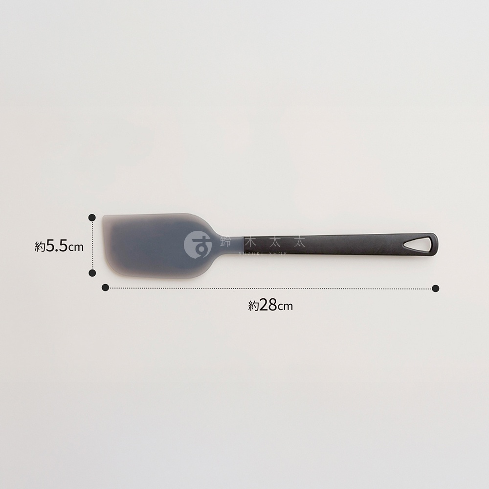 一個黑色矽膠刮刀，上面有「marna」字樣，標示長度約為28公分，寬度約為5.5公分。