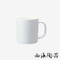 簡約白色陶瓷馬克杯，附有弧形把手，容量330ml，適合日常飲用。