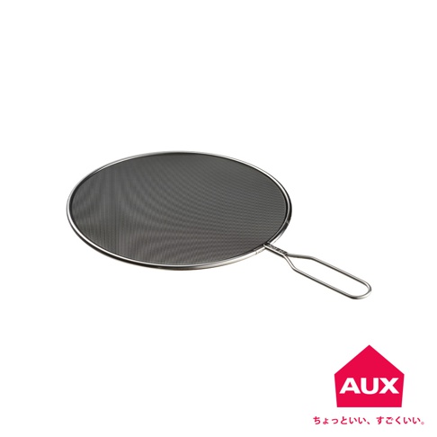 24公分黑色低反光金屬濾網，帶有銀色金屬手柄，用於烹飪時防止油噴濺。