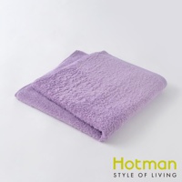 一條淺紫色、觸感柔軟的毛巾，材質為細緻的絨毛，疊放在白色背景上。