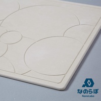 NANOLABO 圓形幾何圖案珪藻土墊，有著優良的吸水性，適合用於浴室或鞋櫃。