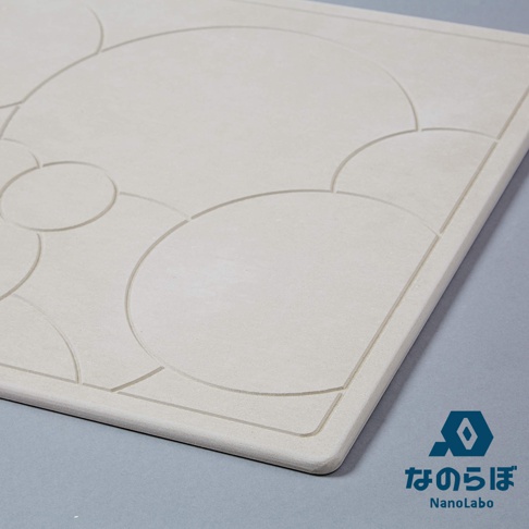 NANOLABO 圓形幾何圖案珪藻土墊，有著優良的吸水性，適合用於浴室或鞋櫃。
