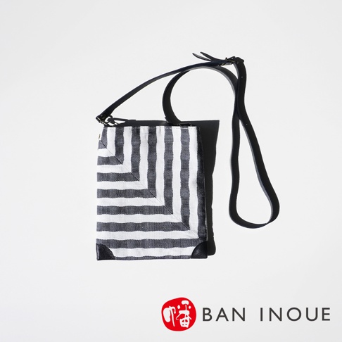 BAN INOUE 斑馬條紋麻布斜背包