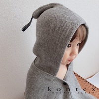 LANA 針織風純棉寶貝連帽浴巾，採用柔軟純棉材質，帶有可愛的連帽設計，適合嬰幼兒使用。此款為灰色。