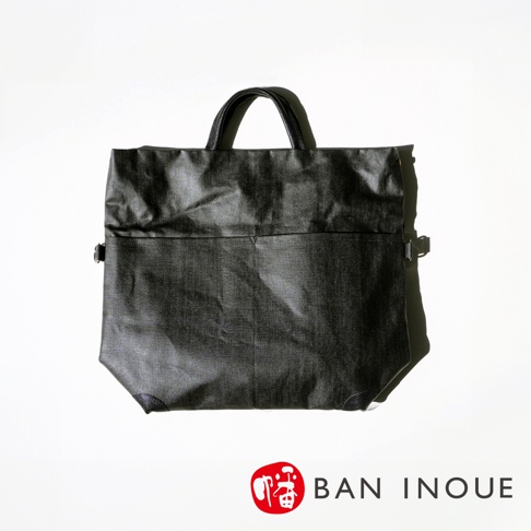 BAN INOUE 品牌標誌與釉面亞麻布製成的黑色三用托特包