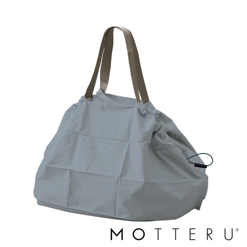 灰色大容量束口摺疊保冷隨行袋，材質為尼龍，配有兩條棕色織帶提把，袋身有束口繩設計，適合日常購物或戶外活動攜帶。