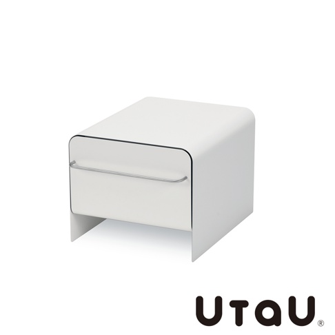 白色抽屜式收納櫃，具備簡潔的圓角設計，配有銀色金屬拉手，適用於多種場合的整理需求。